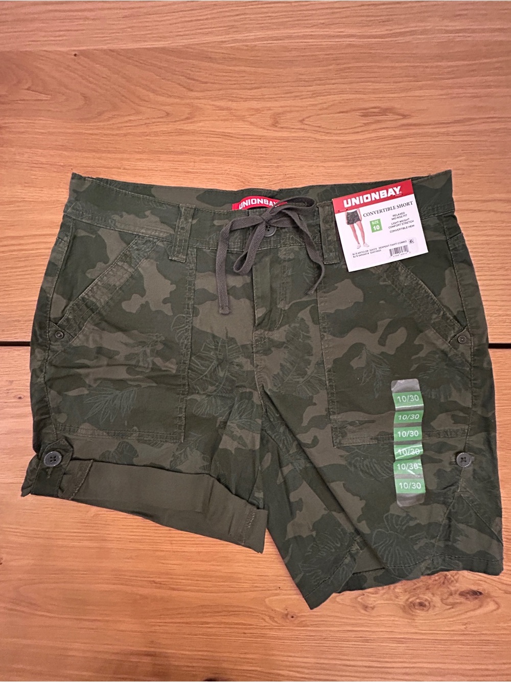 NWT UnionBay Womens Size 10 Olive Green Camo "Serpent-Tahiti" Print Cargo Shorts - Picture 4 of 12